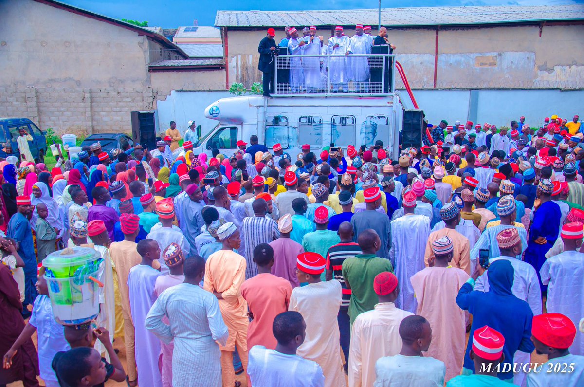 SaifullahiHon's tweet image. NNPP National Leader, His Excellency Sen @KwankwasoRM, PhD, FNSE, today, Friday (25th July 2025), received a large number of decampees from the All Progressives Congress (APC) from Shanono, Tsanyawa, and Nasarawa Local Government Areas of Kano State.