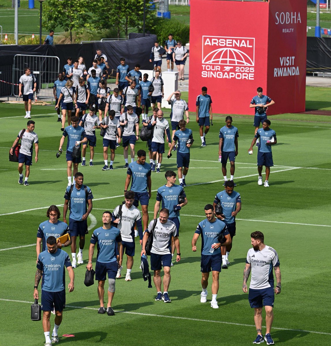 DailyAFC's tweet photo. 📍 The Arsenal in Singapore. https://t.co/i2eUX9kmHC