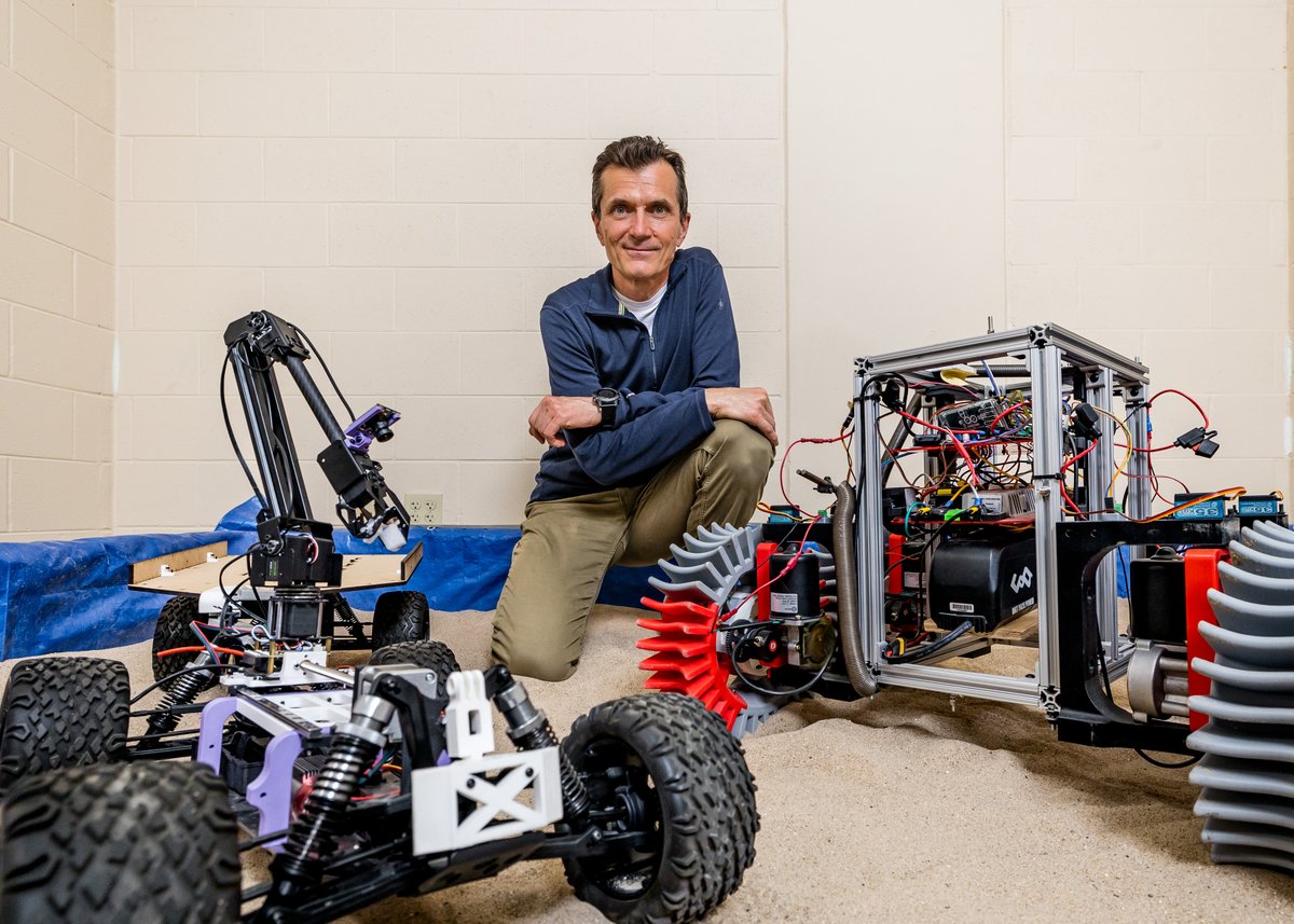 UWMadison's tweet image. Using computer simulations, #UWMadison mechanical engineers have uncovered why robotic space rovers keep getting stuck. Their research tracks how a rover will traverse extraterrestrial surfaces in low gravity to prevent it from faltering.
Learn more: news.wisc.edu/robotic-space-…