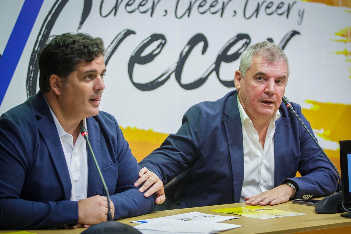 solofichajes123 (@solofichajes123) on Twitter photo La Audiencia Provincial condena a Manuel Vizcaíno y Rafael Contreras a devolver al <a href="/Cadiz_CF/">Cádiz Club de Fútbol</a> todo el dinero cobrado en salarios (2 millones de euros en Primera y 1 M en Segunda) desde 2020, según informa el accionista Quique Pina tras la denuncia presentada
▪️Además, también La Audiencia Provincial condena a Manuel Vizcaíno y Rafael Contreras a devolver al <a href="/Cadiz_CF/">Cádiz Club de Fútbol</a> todo el dinero cobrado en salarios (2 millones de euros en Primera y 1 M en Segunda) desde 2020, según informa el accionista Quique Pina tras la denuncia presentada
▪️Además, también