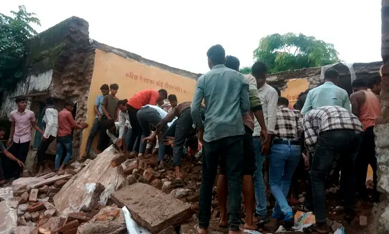 contrapuntovzla's tweet image. Fallecieron siete niños tras el derrumbe de una escuela en India
acortar.link/lpQ94I