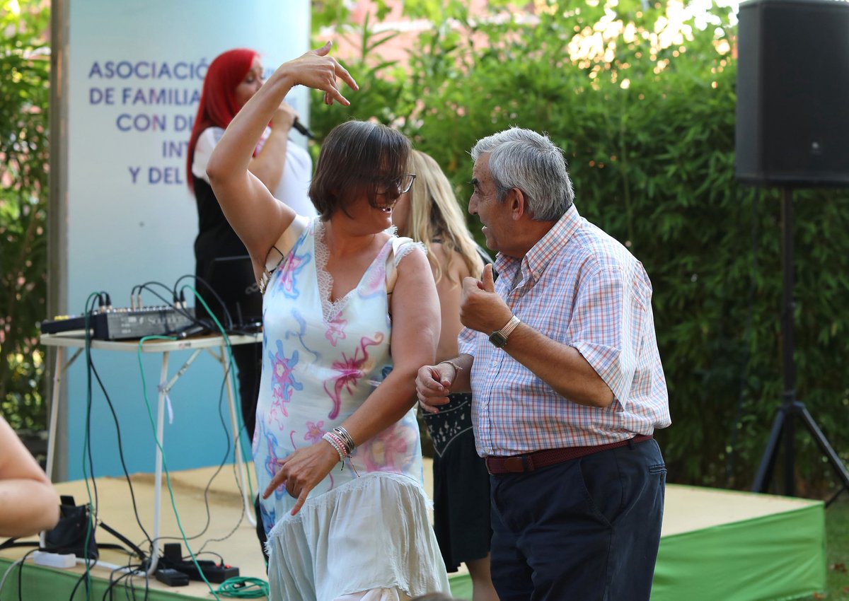 ToledoAyto's tweet image. 🎉 La asociación de Familias de Personas con Discapacidad Intelectual y del Desarrollo de la provincia de Toledo ha celebrado hoy su fiesta de verano.
Gran ambiente entre socios e invitados que han disfrutado de su tradicional fiesta de fin de curso.