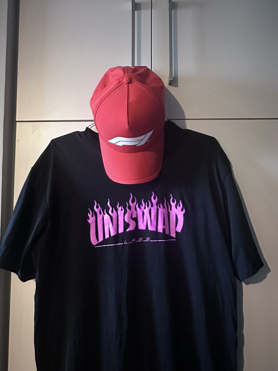 constacrypto's tweet image. My outfit is all set for tomorrow, Race Day by @Uniswap with @anthonysurfermx in 🇲🇽 🫡🏎️💨💨💨