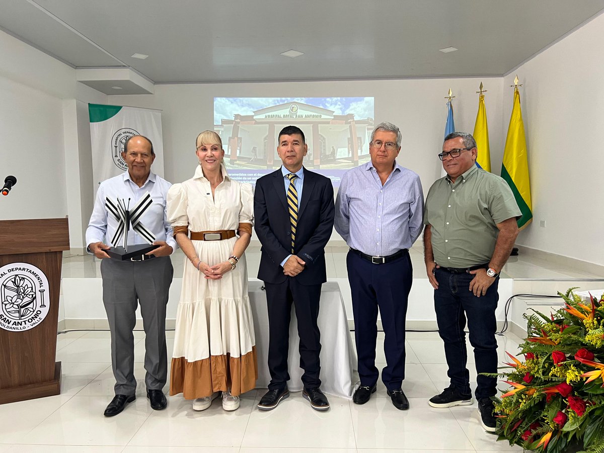 Carlos Jurado, director de contabilidad de la multinacional Colombina, con sede en el Valle, hizo una entrega histórica al hospital San Antonio de Roldanillo: 147 equipos biomédicos de última generación, que beneficiará a cerca de 70 mil personas en el norte del Valle.