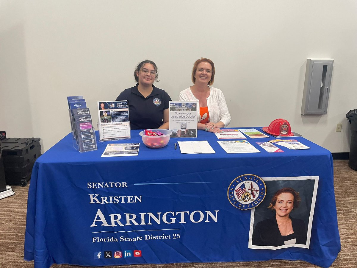 Arrington4Fl's tweet image. Our team had a great time participating in Commissioner @Arrington4OC’s Government Resource Fair last night! 🙌 We heard great questions from residents and shared important updates on “What’s Happening” across Osceola. 💬
Big thanks to our partners from @CFXway , @lynxbusorlando…