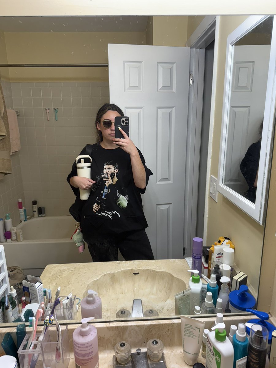 jenpnthr's tweet image. The airport fit