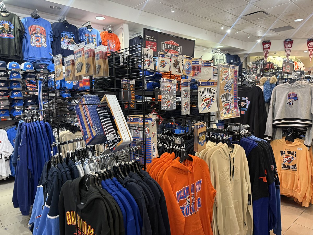 JVR405's tweet image. Thunder Championship merch time 🥹🥹
#ThunderUp