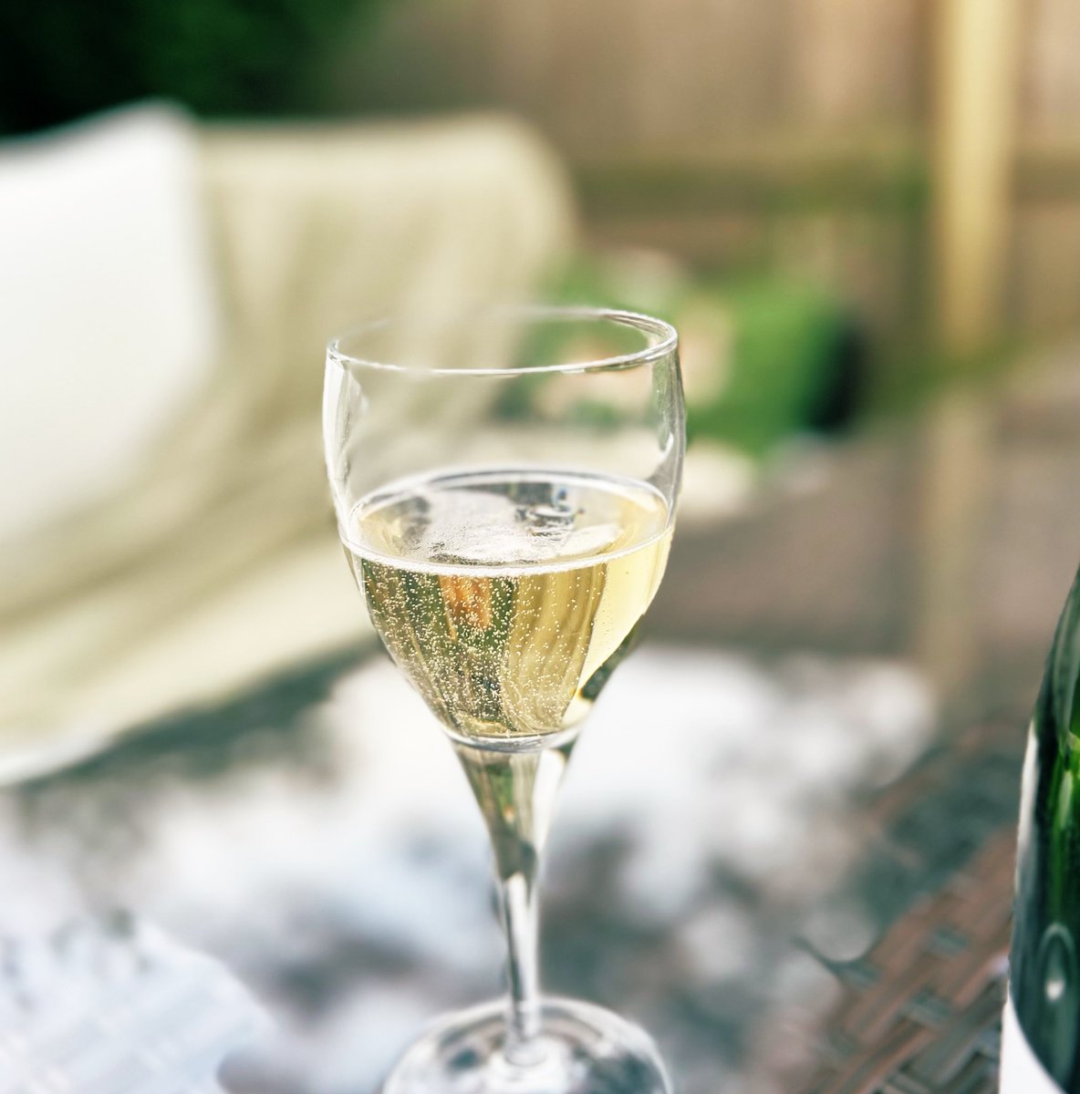 cpgale3's tweet image. ☺️, it’s #Champagne #Friday 🍾 🥂