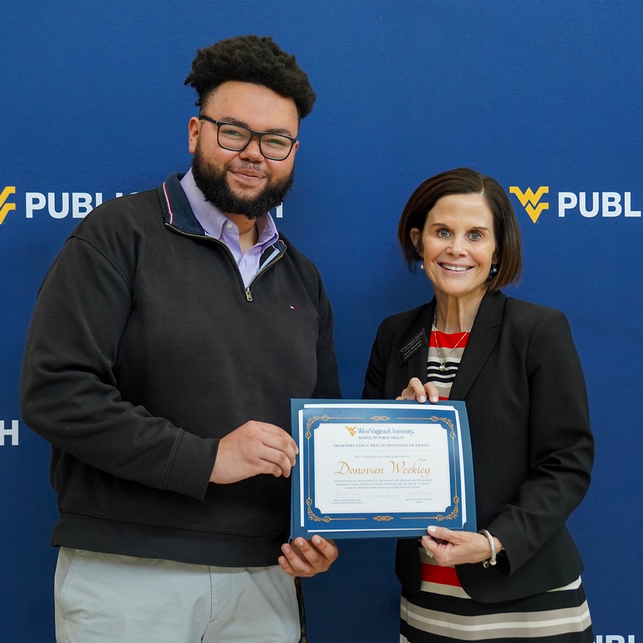 WVUPublicHealth's tweet image. Honoring our future public health leaders! This year’s standout student award winners include:
🔬 Donovan Weekley & Maya Carter – Research
💼 Lydia Ferrell & Jamya Price (not pictured) – Practice
🚀 Connor Stricklen – Pioneering Spirit
Congrats to these rising stars! 💙💛