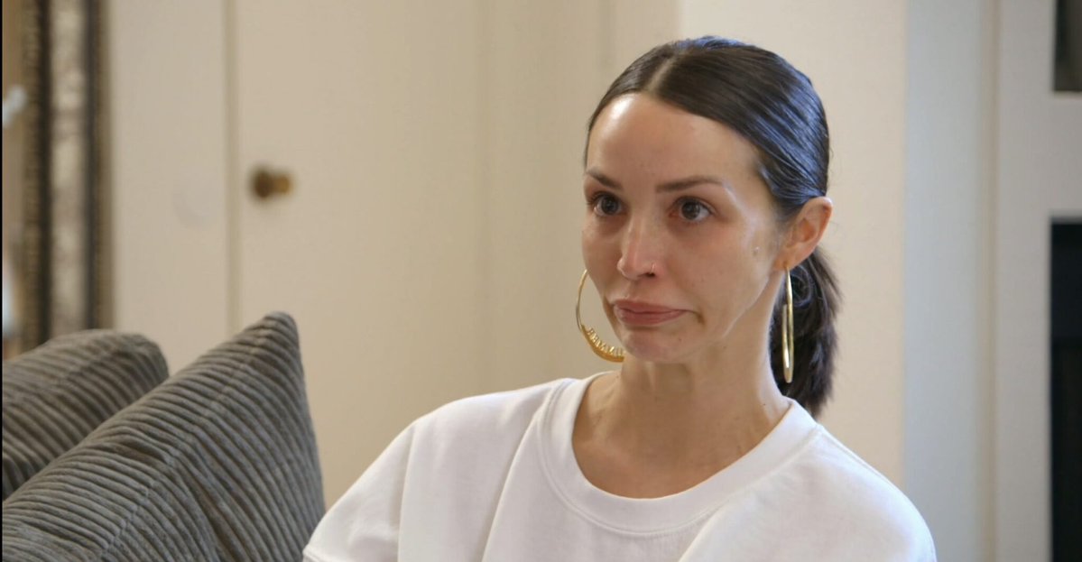 bravooomg's tweet image. Scheana’s husband cheats on her (horrible) and instead of using that pain to connect with Ariana, she buries it, ropes in Utah Baby Bottle, and spins it into:
Poor me…Ariana’s so mean…she’s taking food out of our kids mouths.…
Girl, be serious. This is why #PumpRules needed…