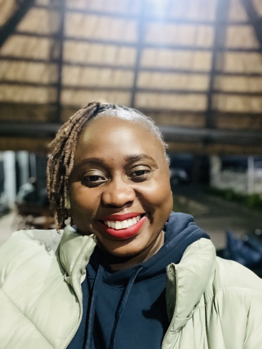 amothersmuse's tweet image. Went back and locd my hair. Made me happy. I’ll just have to invest in wigs for work but for now, I love the fresh air. 🥰