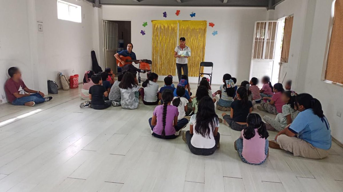 ¡La Dirección de Educación en colaboración con la Dirección de Desarrollo Social continúan promoviendo espacios seguros y formativos para las infancias!👧🏻👦🏽🫶🏼
Como parte del curso de verano, se llevó a cabo la actividad "Cantos y Juegos"🎤en el Centro Comunitario Arroyo Blanco.