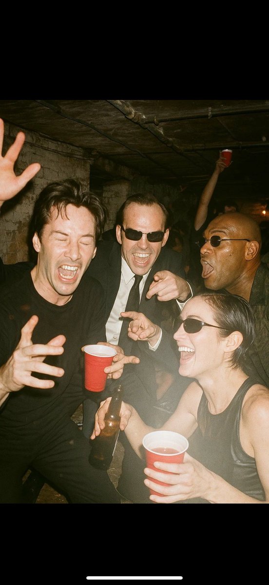 NOTfunnyparanR's tweet image. Plot twist the matrix was the friends they made and stories they told along the way