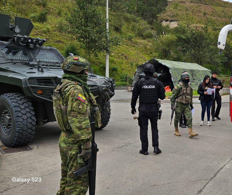 _REDInformativa's tweet image. Privados de la Libertad de nacionalidad colombiana fueron deportados.
Luego de un trabajo articulado entre varias entidades gubernamentales, dieciséis privados de libertad, de nacionalidad colombiana, que se encontraban cumpliendo sentencias en el CRS Turi, fueron deportados.…