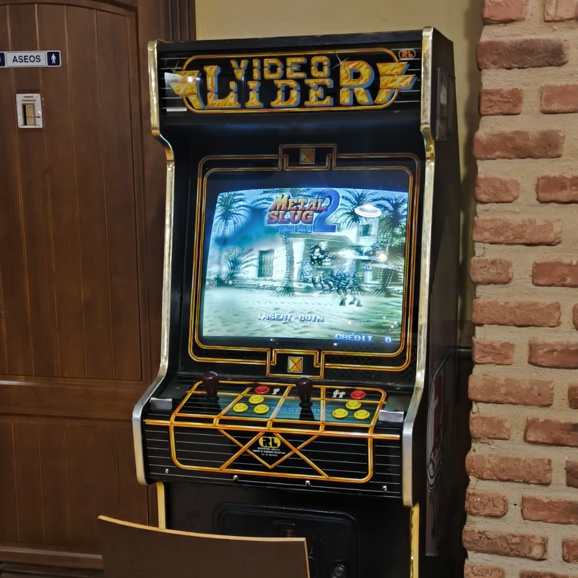 DomingoAlbMtnez's tweet image. He entrado en un bar y me he encontrado con esto, ¿qué hago?
#MetalSlug2 💣🎖️