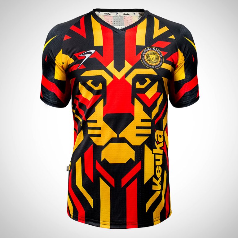 LeonesNegrosCF's tweet image. El gran LEÓN NEGRO #OrgulloUdeG 🇧🇪de nuestro Jersey Pre-Match te está esperando para que lo lleves contigo.
Disponible en todas las tallas en:
📌 Casa Vallarta
📌 Tienda Escorza
📌 Tienda Móvil ( CDU UDEG ) 🚚
💻 Envíos a todo México y el mundo👇
👉 tienda.leonesnegrosudg.mx/product/premat…