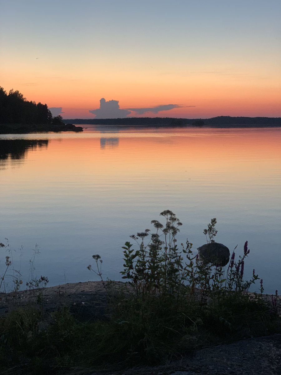 Lempimartta's tweet image. Näihin tunnelmiin. Hyvää yötä! #itäinensuomenlahti pilven analysointi jää @SeijaPaasonen