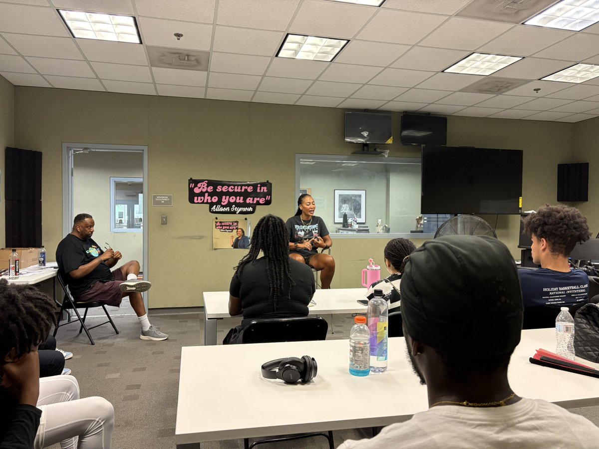 Much respect to <a href="/NinaBrown/">Nina Brown ♛ God's Girl</a> for coming through and keeping it real with us. No sugarcoating, just straight talk about the industry, the grind, and real life behind the mic. Insight like that doesn’t come scripted. Appreciate the honesty and the gems. Grateful for the conversation.