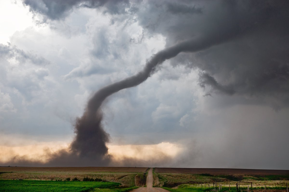 TornadoCoaching's tweet image. You can now binge 5 full Chase & Explain episodes in the Chaser Academy:
🔍 Pattern breakdowns
🛰️ Model interpretation
📍 Targeting logic
🌩️ Real chase results
$19/month for pro-level insights?
That’s a steal.
🎥 Link in profile