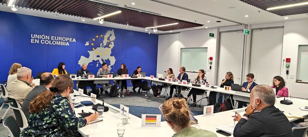 En reunión con <a href="/CsiviComunes/">Csivi-Comunes</a>, reiteramos nuestro compromiso firme con la paz en Colombia, la cual empieza por la plena implementación del Acuerdo Final. A más de la mitad del camino, es crucial acelerar su cumplimiento y garantizar la seguridad de los firmantes. 🇪🇺🕊️🇨🇴