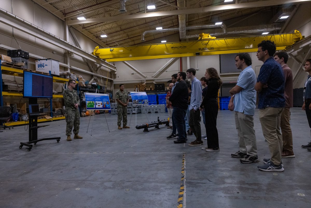 NavyOceans's tweet image. #NavalSTEM
Interns and researchers from the Naval Research Laboratory toured CNMOC facilities on Stennis Space Center July 18, 2025.
#ItStartsWIthUs
#NavalOceanography
#AllAheadFlank
#WarfightingWarfightersFoundation
#STEMcareers #STEM