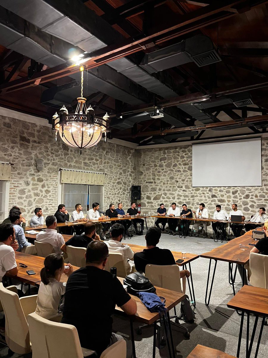 📍Tügva Ankara İlçe Başkanları Toplantısı / Ulucanlar Müzesi

Her biri, kendi ilçesinde kutlu davayı omuzlayan bir yiğit, 

Hepsi, bir araya gelince yıkılmaz denilen kaleleri yıkan bir ordu,

İşte Tügva Ankara 💪

Toplantımıza canlı bağlanıp, bize her zaman güç veren yiğitlerin