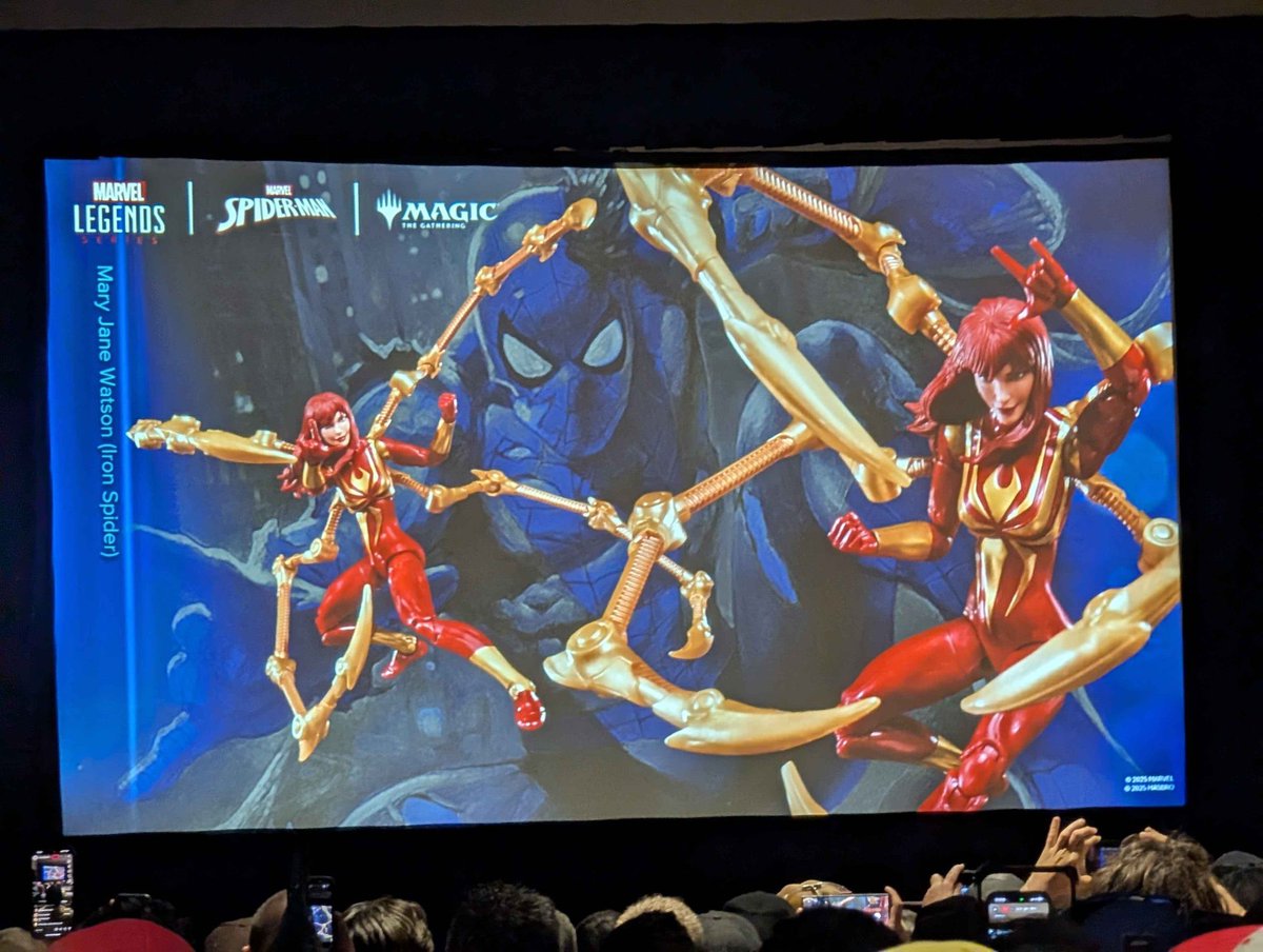 Spider_Figures's tweet image. Here’s our first look at battle damaged Spider-Man and one above all wearing the iron spider suit