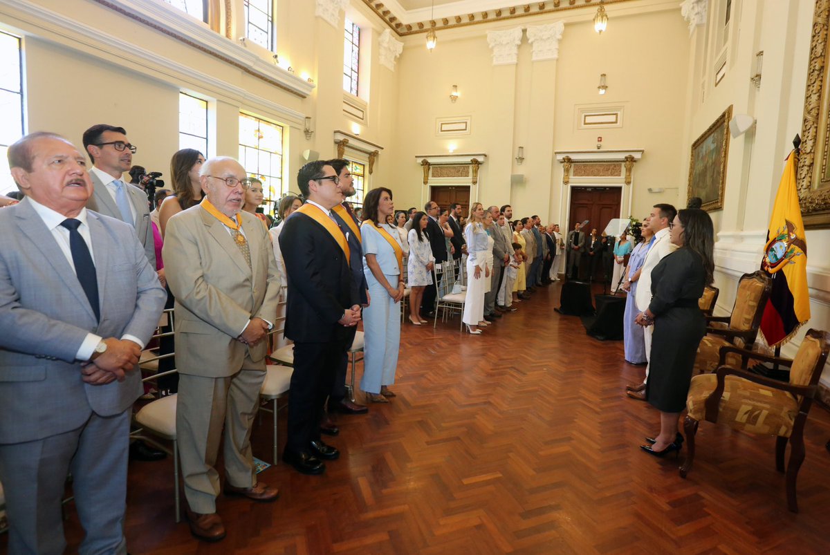 EduSuperiorEc's tweet image. ¡Guayaquil, 490 años de historia y progreso! 🩵🤍
Nuestro secretario @cesarvasquez_ec participó en la ceremonia conmemorativa por la Fundación de Guayaquil, rindiendo homenaje a una ciudad emblemática por su cultura, su gente y su incansable espíritu de desarrollo. 👍✨