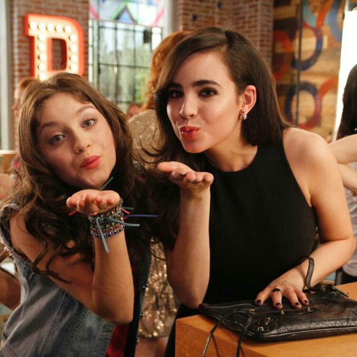 acervokarols's tweet image. 📸| Karol Sevilla e Sofia Carson