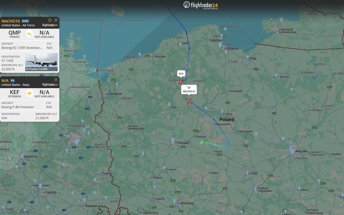 PolishMilRadar's tweet image. 📅25.07⌚️22:01LT
Z bazy w Powidzu #EPPW 🇵🇱 wystartował ✈️ #NACHO10 Boeing KC-135R Stratotanker "57-1435" Sił Powietrznych USA #USAF 🇺🇸, który w strefie TSA29 KATE przeprowadzi tankowanie ✈️ Boeinga P-8A Poseidon #USNavy 🇺🇸
🔗flightradar24.com/multiview/3b6c…
#POLMILRADAR