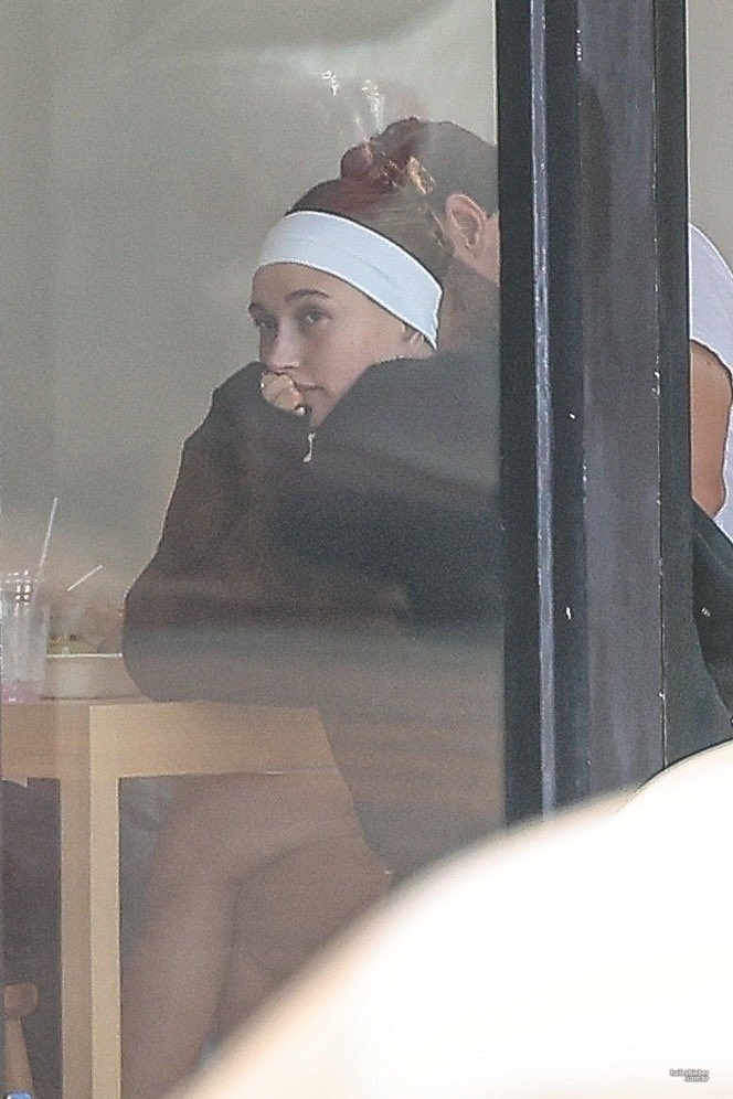 archiveshailey's tweet image. hailey bieber in west hollywood