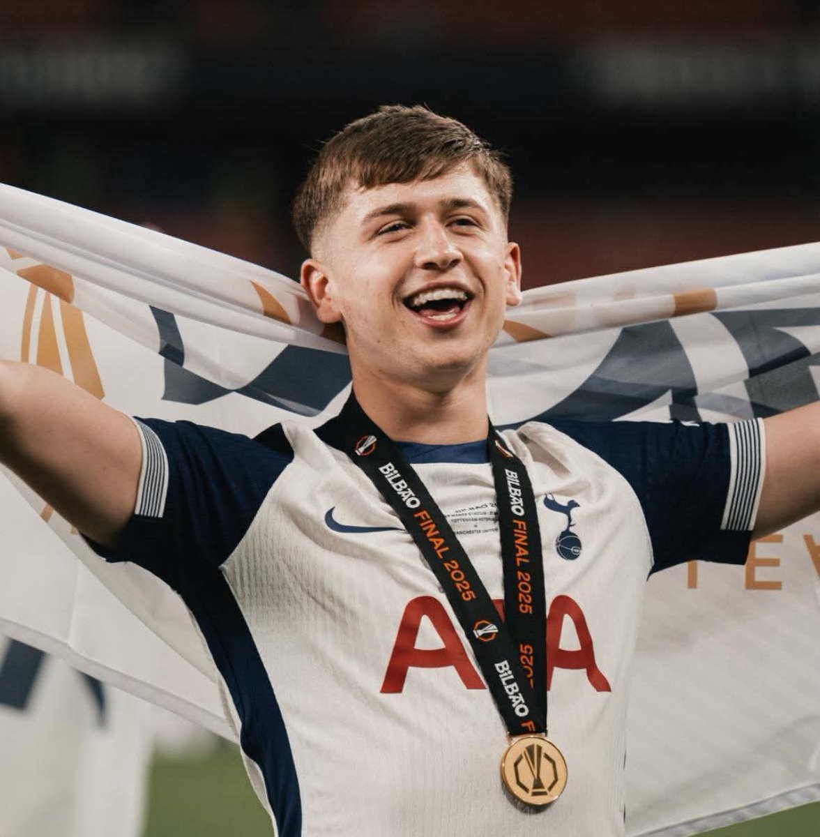 ArabicSpurs's tweet image. 🚨🚨🚨 — @Lilywhite_Rose:
في حين أن عدة أندية من التشامبيونشيب ترغب في التعاقد مع ميكي مور على سبيل الإعارة، إلا أن أندية كبرى في اسكتلندا تضغط بقوة أيضًا لضمه! 🏴👀
وقد تكون لديها ميزة تقديم فرصة اللعب في دوري أبطال أوروبا (سيلتيك ورينجرز).
