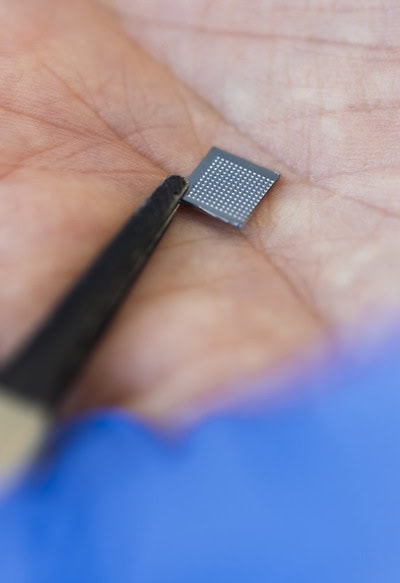 UMichChE's tweet image. NEW: "At-home melanoma testing: Skin patch test works in mice"
The ExoPatch, developed by Prof. @NagrathSunitha, is a microneedle patch that captures cancer biomarkers in the top-most layer of skin to detect melanoma in animal tissue samples.
More: michiganche.info/4m5DDXe