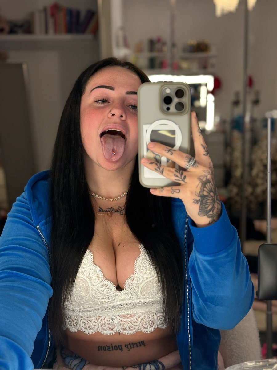 sofia_godd61059's tweet photo. T his tongue doesn’t work for free, babe 👅 https://t.co/iae85eTTAM