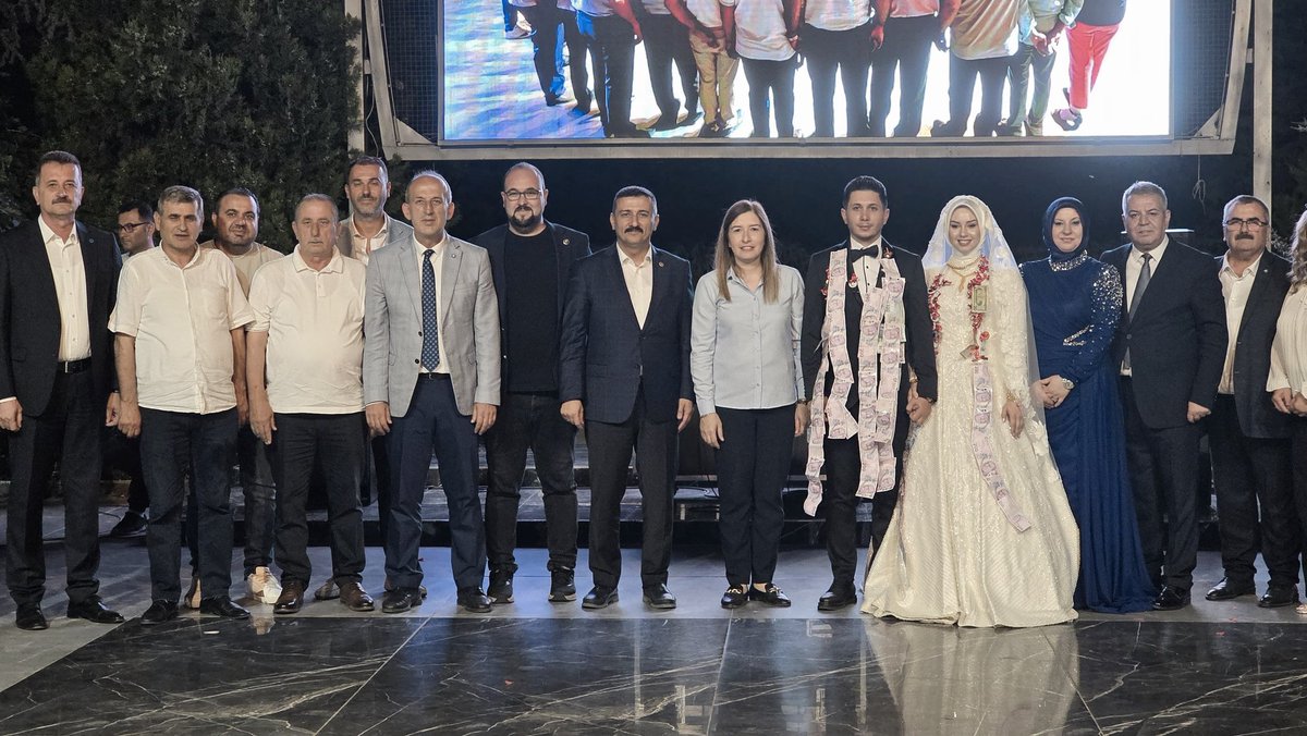 YS_Turkoglu's tweet image. Geçmiş dönem İnegöl ilçe başkanımız dostumuz dava arkadaşımız İsmail Karaman 'ın (@IsmlKrmn16) kıymetli kızı Seval ile Erdem kardeşlerimizin düğün törenlerine il başkanımız İsmail Kaya (@ismailkaya_16) ilçe başkanımız Recep Bayrak ve yöneticilerimizle katıldık.
Karaman ve…