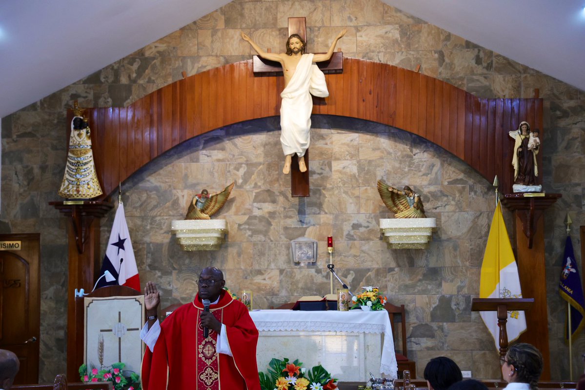 aeronavalpanama's tweet image. #Hoy | Con mucha alegría celebramos el bautismo de 10 niños en la ✝️capilla San Miguel Arcángel. Un momento lleno de fe, esperanza y unión familiar que fortalece los lazos espirituales dentro de nuestra comunidad.
Dios los bendiga y guíe siempre en su camino!
#FuerzaAeronaval💪🏻