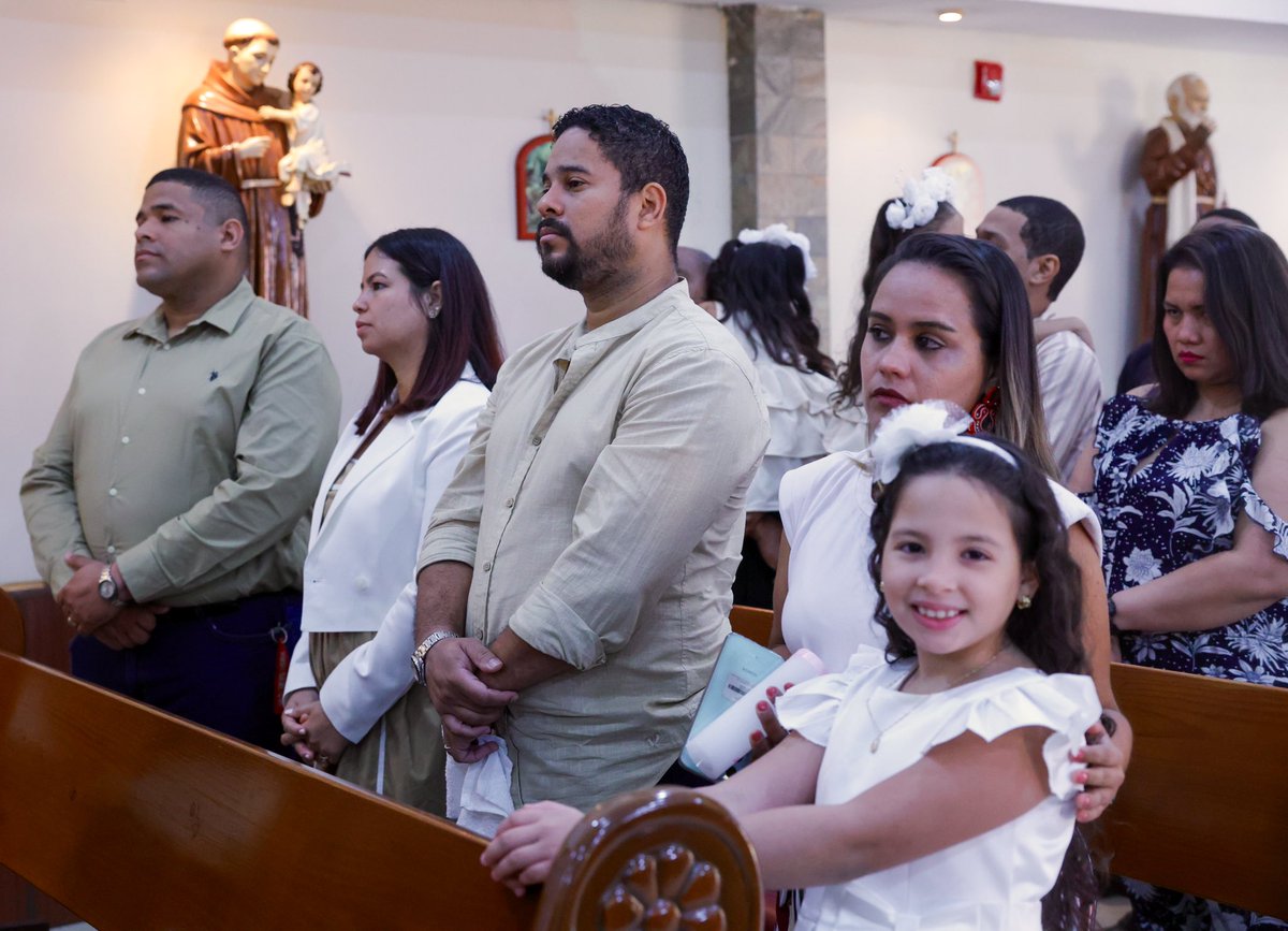 aeronavalpanama's tweet image. #Hoy | Con mucha alegría celebramos el bautismo de 10 niños en la ✝️capilla San Miguel Arcángel. Un momento lleno de fe, esperanza y unión familiar que fortalece los lazos espirituales dentro de nuestra comunidad.
Dios los bendiga y guíe siempre en su camino!
#FuerzaAeronaval💪🏻