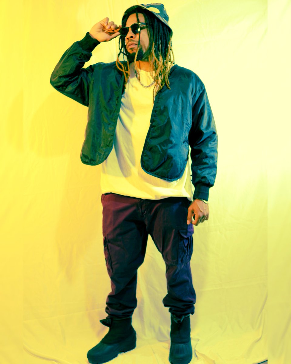 JaMerv777's tweet image. @ Gym this mornin. Rarely ppl their when I go. Saw this girl. We were wearing same colors. I helped her use some equipment. Lol Did I miss something? I'm about to find out. 

#dreads #dreadhead #dreadstyles #fashionweek #fashionstylist #fashiondiaries #clothingdesign #pictureday