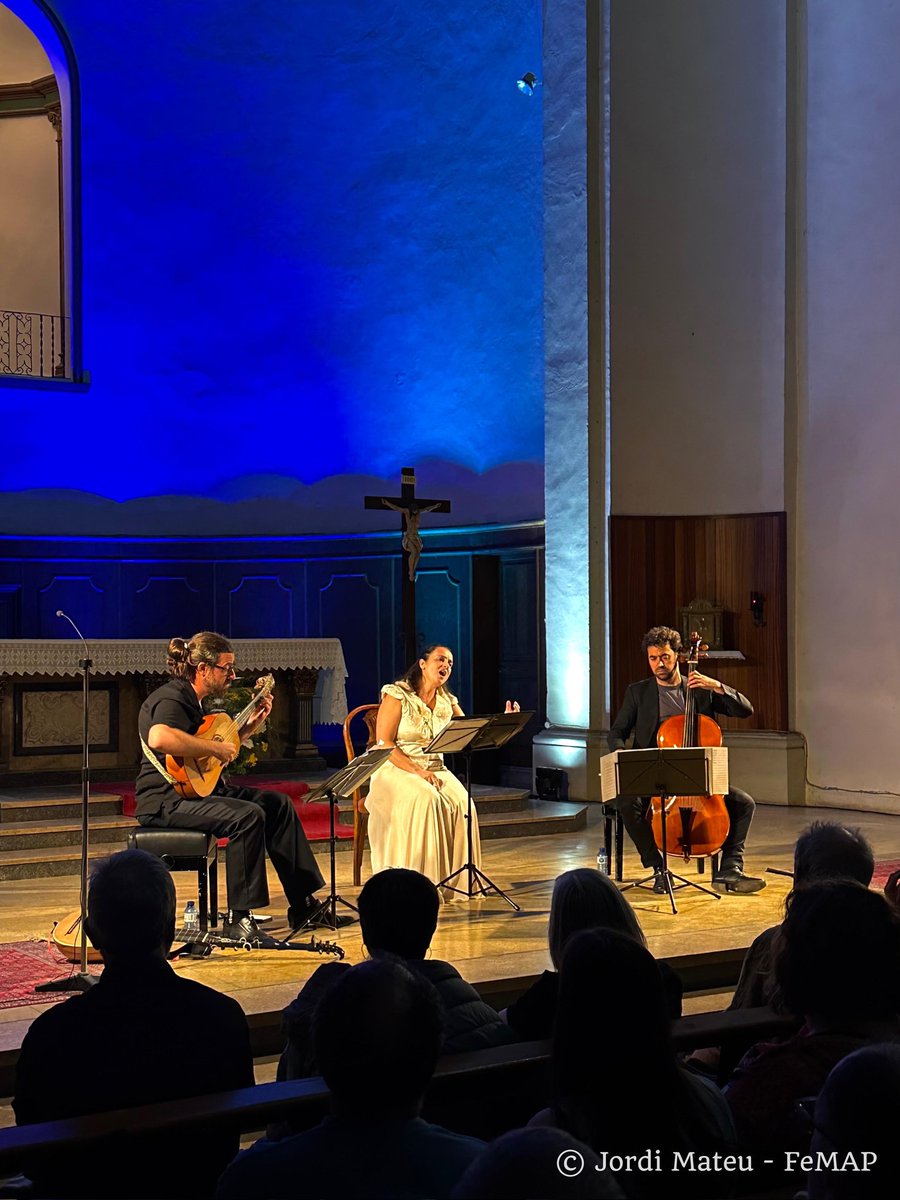 Festival_FeMAP's tweet image. Aquest vespre a Campdevànol, Núria Rial ha donat vida a un recorregut musical amb repertoris antics d&apos;estils diversos. 

🏛️ L’Església de Sant Cristòfol ha estat el marc d’aquesta bellissima proposta.

Gràcies al públic de #Campdevànol per sumar un concert més!