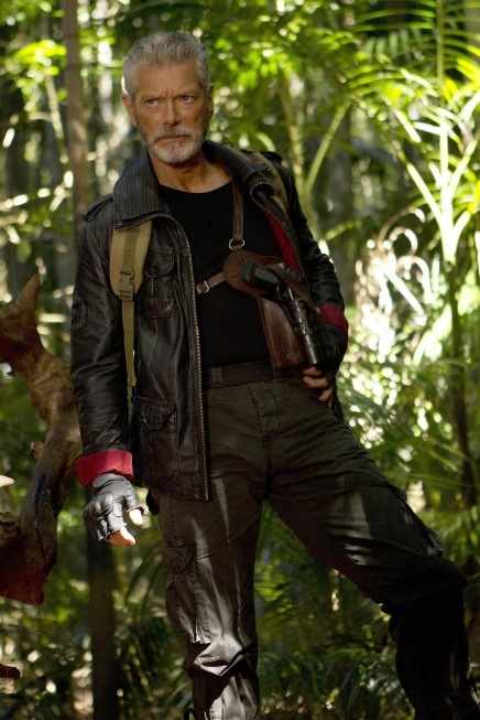 ZuzuOnFire's tweet image. If I had a nickel for every time I shipped a character played by Stephen Lang with a badass, female leader of a villainous faction I'd have 2 nickels. Which isn't a lot but it's weird that it happened twice.