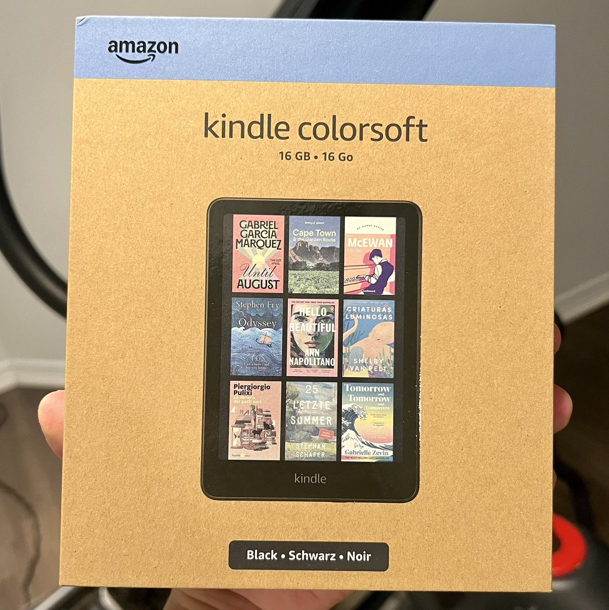 ProfFang665's tweet image. Finally available in Canada!!!
I love reading - novels, comics, you name it. I’m so glad I can finally read my digital art books and graphic novels on a Kindle. So much easier on the eyes than a regular screen.
Time to catch up on the Sonic comics. 😈