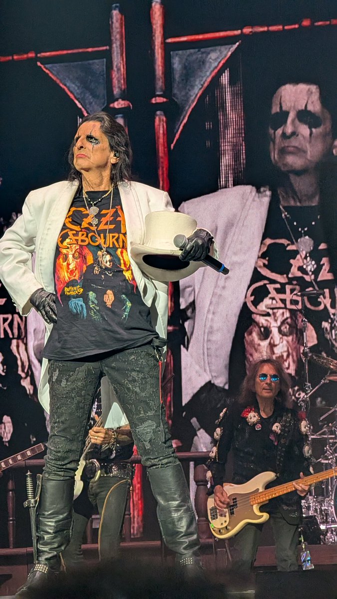 SMSheldrake's tweet image. #ALICECOOPER was INCREDIBLE, what a show!! With a special guest appearance by Johnny Depp at the end and original band too 🔥 onto #JudasPriest next 🙌