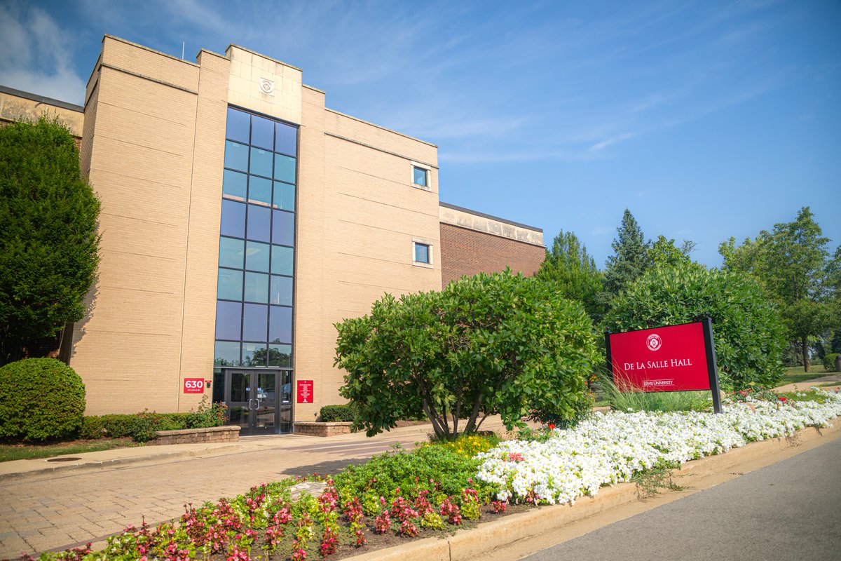 LewisUniversity's tweet image. Do you know about De La Salle Hall at #LewisU? 

Here you can: 
- Visit the bookstore📚
- Eat at Courtyard Café🍽️ 
- Check out the radio &amp;amp; TV broadcasting station📺 
- Play a game at the Esports Lounge🎮 
- And more!

#PhotoFriday