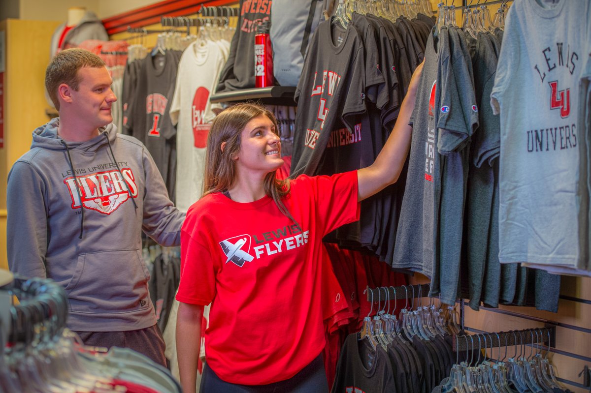 LewisUniversity's tweet image. Do you know about De La Salle Hall at #LewisU? 

Here you can: 
- Visit the bookstore📚
- Eat at Courtyard Café🍽️ 
- Check out the radio &amp;amp; TV broadcasting station📺 
- Play a game at the Esports Lounge🎮 
- And more!

#PhotoFriday