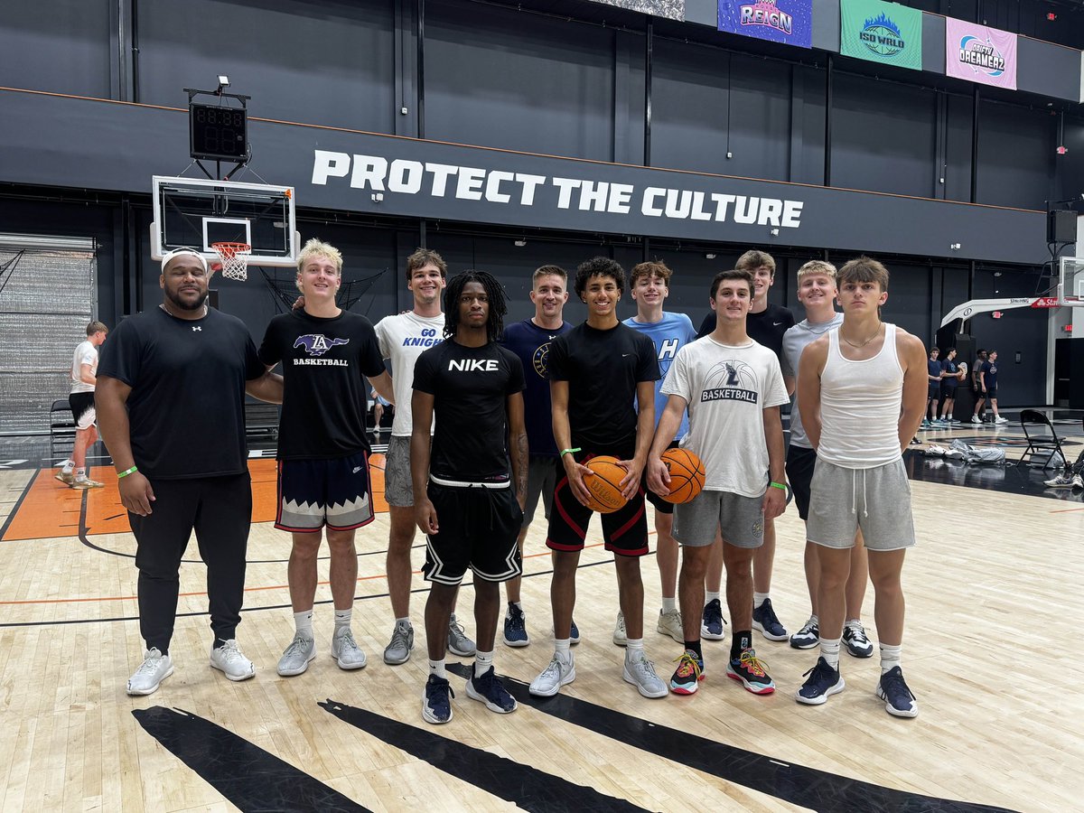 jmorrison719's tweet image. Coaching is always a blessing! Getting to lead a team to pursue something bigger than yourself is a gift! Grateful for another season with @StarsNash_MBB ! Thank you to the families for their sacrifices! Thank you to the players for their selflessness. Thank you, basketball!