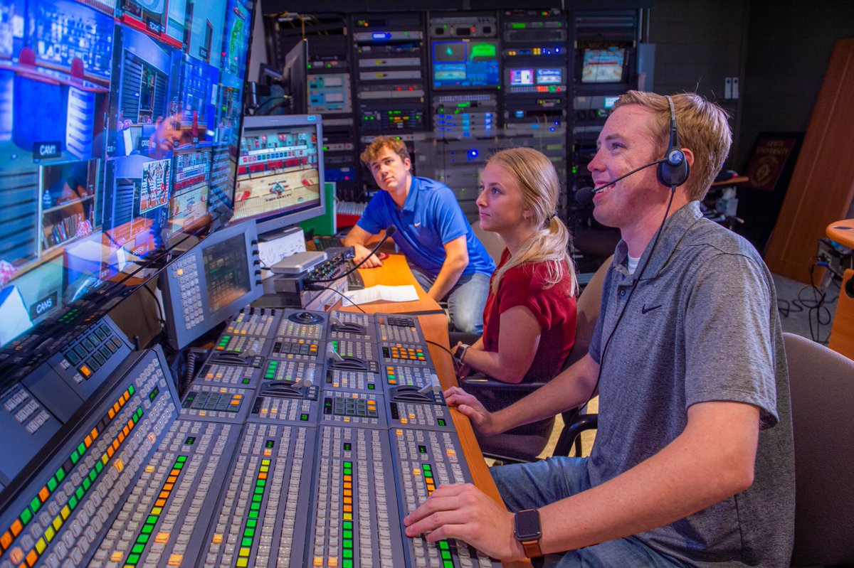LewisUniversity's tweet image. Do you know about De La Salle Hall at #LewisU? 

Here you can: 
- Visit the bookstore📚
- Eat at Courtyard Café🍽️ 
- Check out the radio &amp;amp; TV broadcasting station📺 
- Play a game at the Esports Lounge🎮 
- And more!

#PhotoFriday