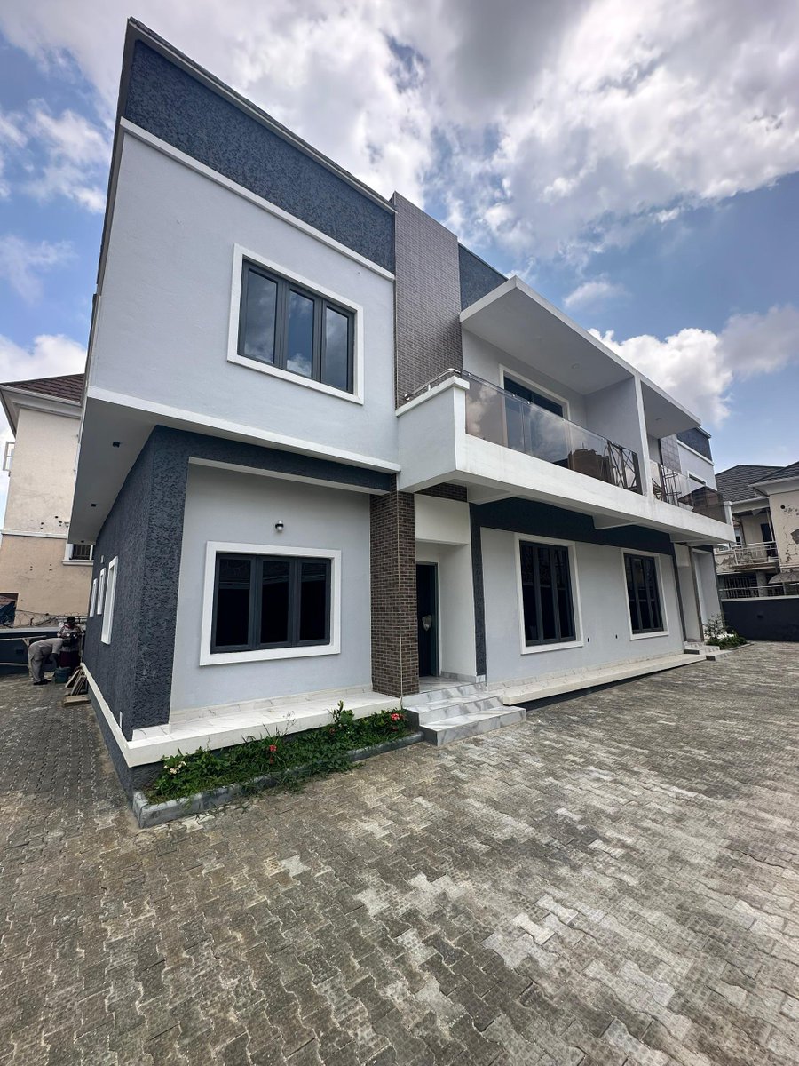 GabrielOduh's tweet image. For sale 🏠
500 Sqm
Twin 3BR Semi-detached Duplex.
Asking Price is N330 Million Naira
Location = Trans Engineering Estate. Dawaki,Abuja 🇳🇬
Document available is C of O.
Key Features:
•Ground Floor: Sitting Room, Guest Bedroom, Fitted Kitchen with Store, Guest Toilet.…