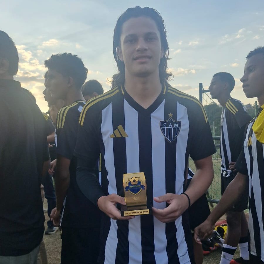 rdimortal's tweet image. Dispensado pela base do Grêmio, o lateral-esquerdo Enzo Estevão foi eleito craque da Copa Brasileirinho sub-15 atuando pelo Atlético-MG.