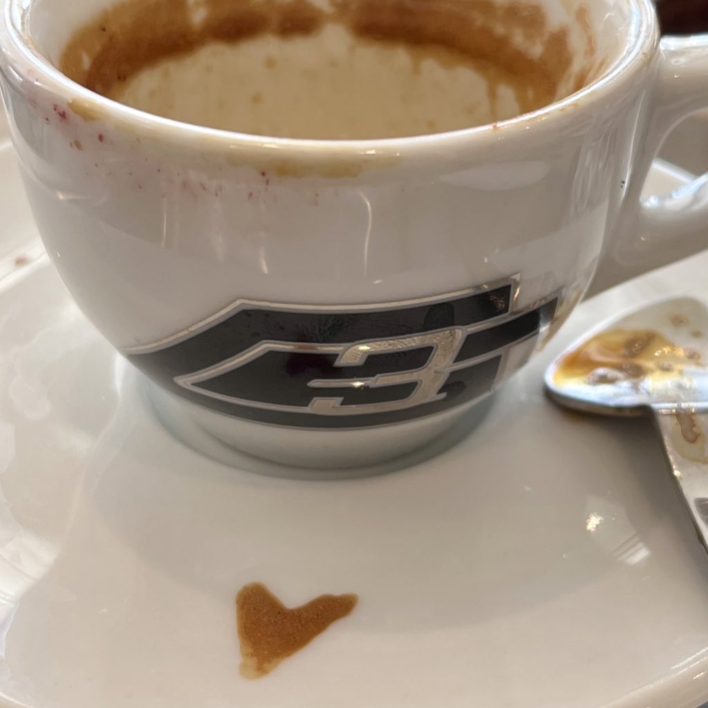 i7lhe's tweet photo. لا تحسب إن الوقت لا شان مازان
ولا تحسب إنك بتعدى نصيبك
الأرزاق مكتوبة وللدهر عوان
واللي كتبه الله عليك بيصيبك
هذي هي الدنيا لها أشكال وألوان
تضحك لك وتلقى بها مايريبك https://t.co/yG9fjxNRiD