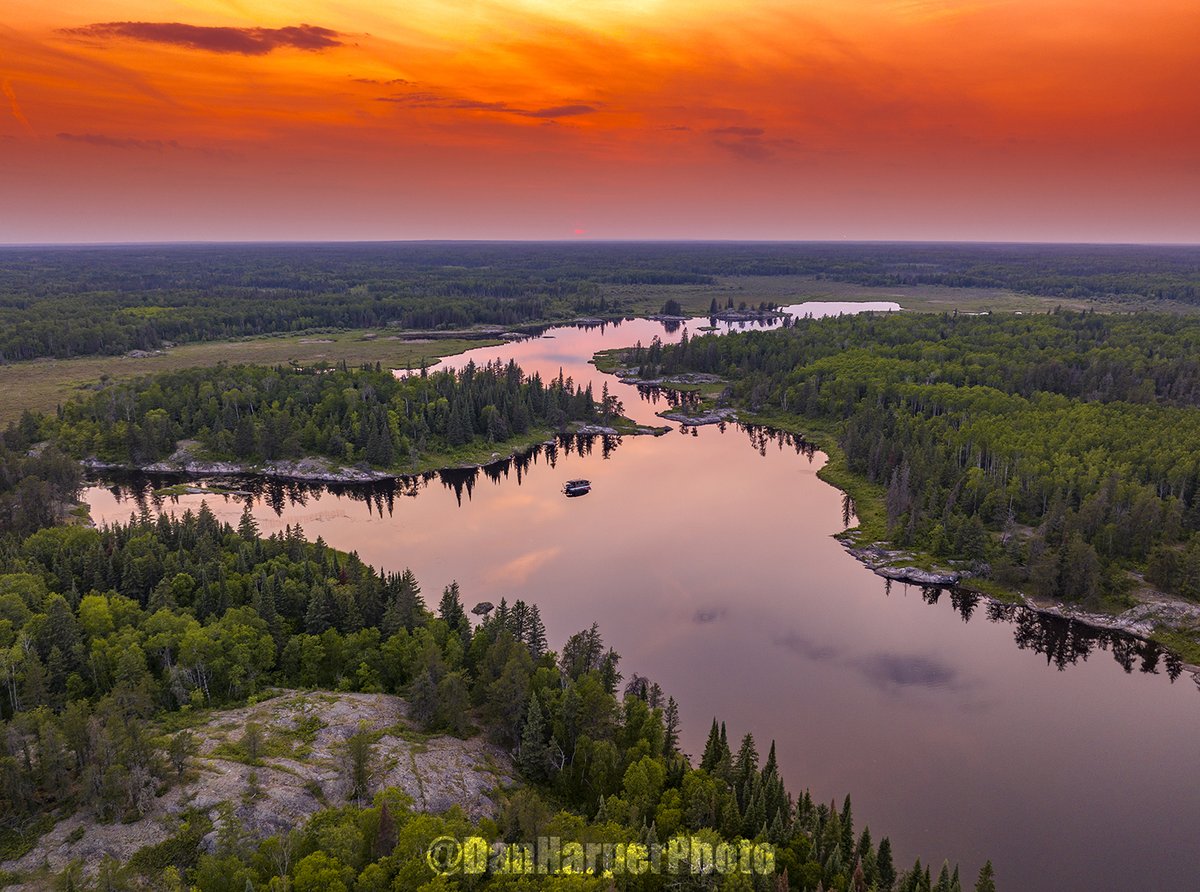 DanHarperPhoto's tweet photo. You've got a massive backyard if you're lucky enough to hang out on a Voyageur Houseboat! From a recent contract, you can just see the houseboat in the middle of the photo/water.
#WinnipegPhotographer #AerialView #Pinawa #DronePhotography #LicensedDronePilot https://t.co/7rUSbgODHD